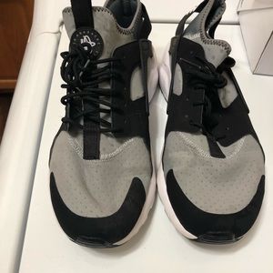 Huarache Men’s sneakers 9.5